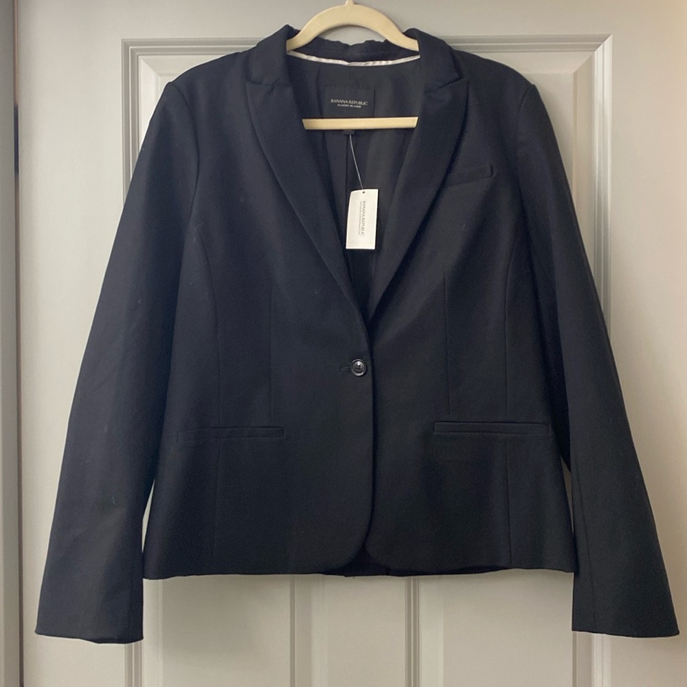 NWT Banana Republic Classic-Fit Bi-Stretch Blazer, Black, size 12.